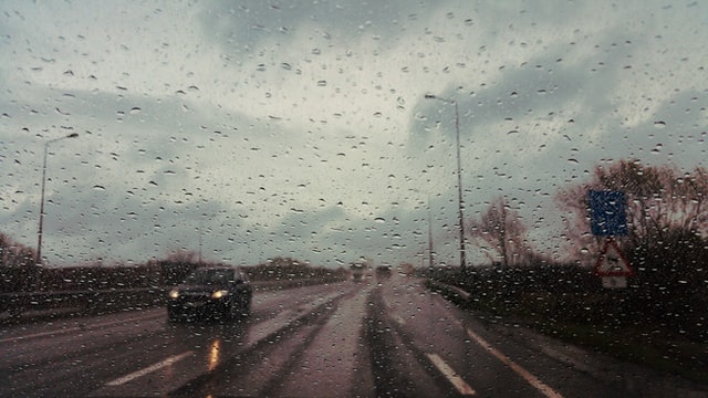 tips to drive safely during the rain